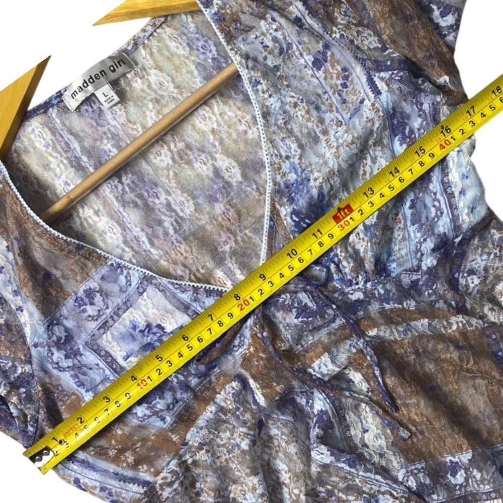 Madden Girl Blue Floral Lace Sheer V-Neck Tie Front Handkerchief Hem Top L NWT - Picture 11 of 11